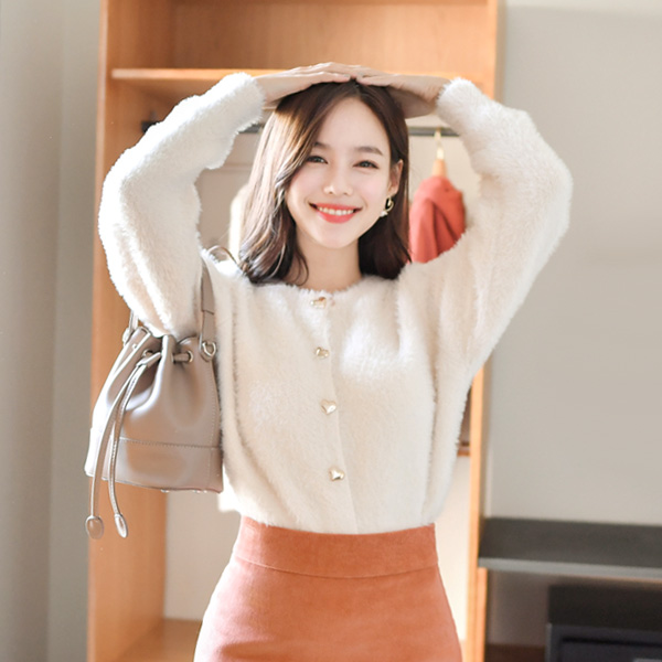 cd1216 뽀송뽀송 보드라운 앙고라촉감의 골드하트단추 가디건 cardigan