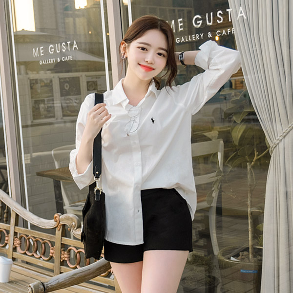 bs4778 부드러운 피치 기모 소재로 제작된 클래식무드의 승마자수 베이직 코튼 셔츠 blouse