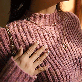 [울함유] 보카시 짜임으로 독보적인 트렌디함을 완성해줄 벌룬디자인의 반하이넥 울혼방 쫀득 니트탑 knit