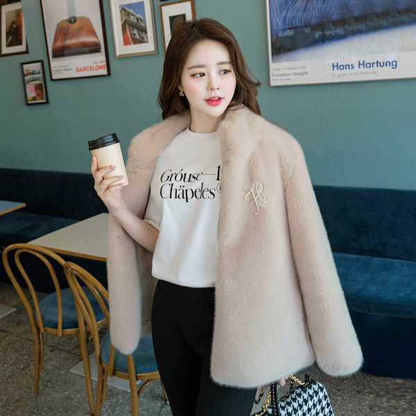 jk1069 부드러운 하이퀄리티 에코퍼로 제작된 페플럼 밑단 하이넥 자켓 jacket