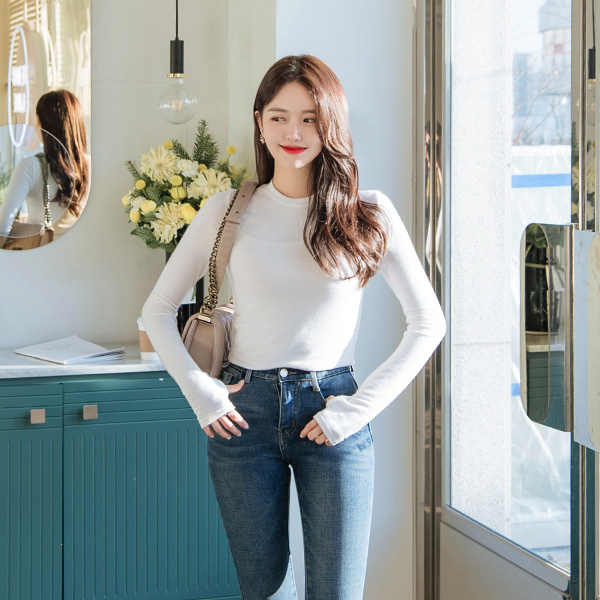 ts1878 소프트한 패브릭과 유니크한 워머 포인트로 제작된 슬림핏 라운드넥 티셔츠 tee