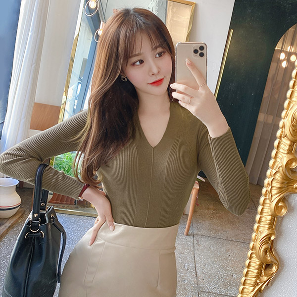 nt2039 슬림한 핏감과 잔골지 패턴으로 예쁜 볼륨감을 선사해줄 V넥 니트탑 knit