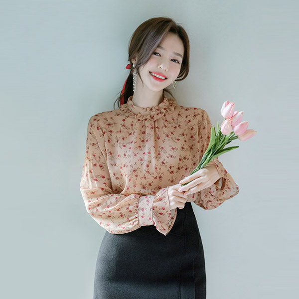 bs4872 로맨틱한 무드가 느껴지는 플라워 패턴의 반하이넥 시스루 블라우스 blouse