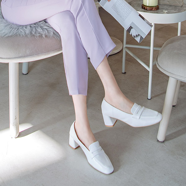 sh1752 단정한 무드로 연출되는 감각적인 디자인의 미들굽 로퍼 shoes