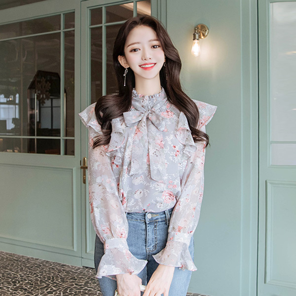 bs4896 화사하고 드레시한 데일리룩을 선사해줄 리본타이 장식의 스모크 하이넥 프릴장식 플라워 블라우스 blouse