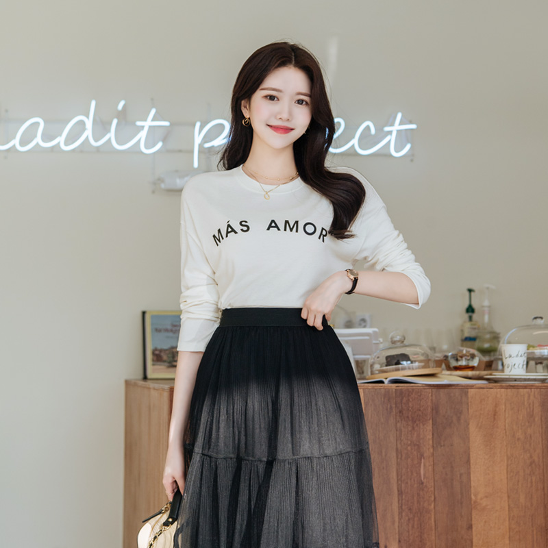 찰랑찰랑 쫀득한 소재감으로 편안함 가득한 데일리 레터링 티셔츠 tee