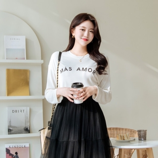 찰랑찰랑 쫀득한 소재감으로 편안함 가득한 데일리 레터링 티셔츠 tee