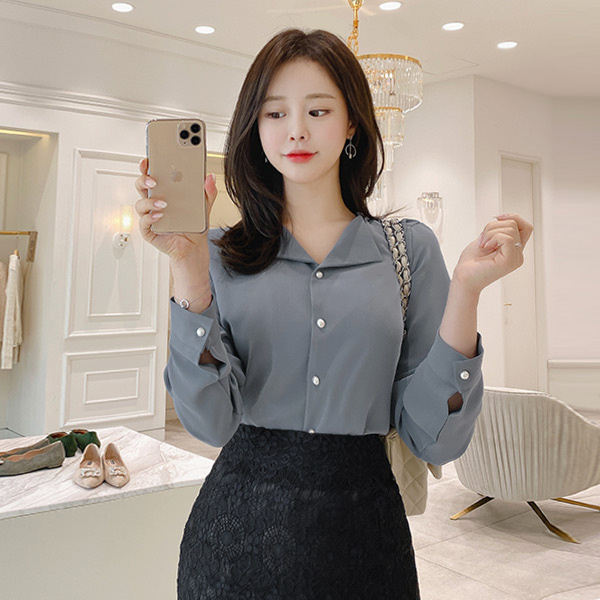 bs4894 세련된 내츄럴 브이넥 카라 진주버튼 디테일의 소프트한 블라우스 blouse