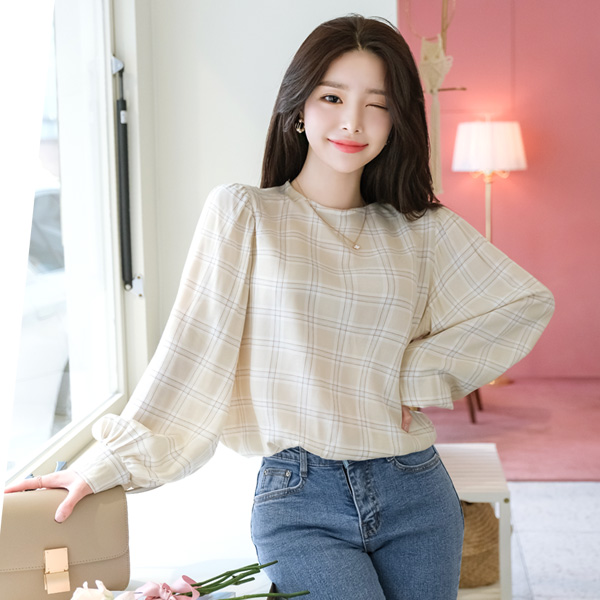 bs4919 실크같은 터치감의 여리여리 체크 패턴의 라운드넥 블라우스 blouse