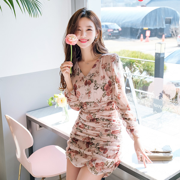 op8596 날씬글램한 실루엣을 선사해줄 셔링디자인의 로맨틱 꽃플라워패턴 쉬폰 미니 원피스 dress