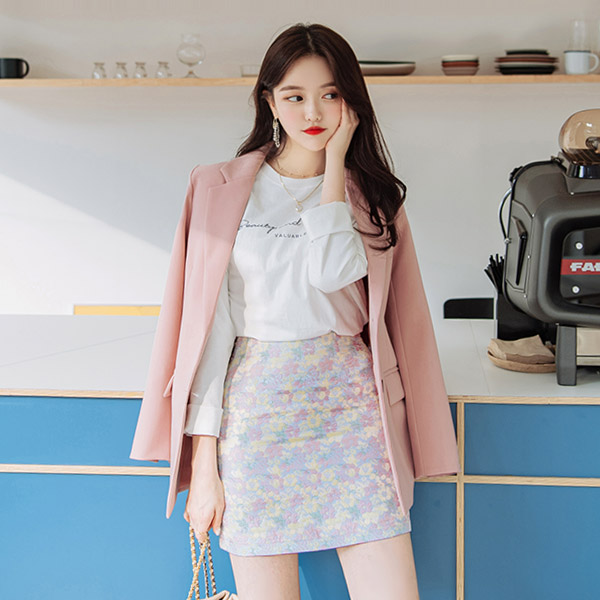 sk3962 입체감이 돋보이는 자가드 패브릭으로 제작된 블루밍 H라인 미니 스커트 skirt