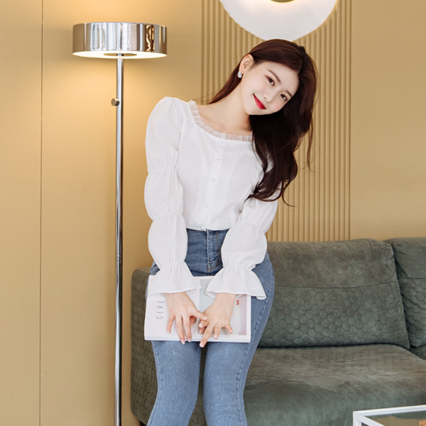 bs4953 샤프릴넥과 소매 밴딩포인트로 예쁜 볼륨감이 돋보이는 진주버튼 스퀘어넥 블라우스 blouse