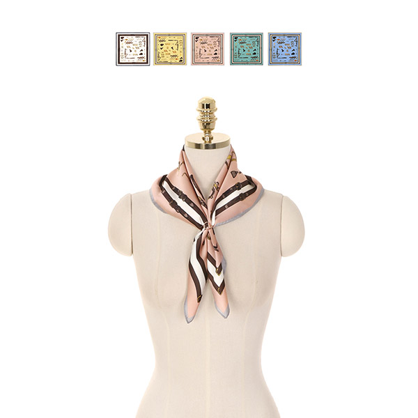 ac4366 고급스러운 무드가 느껴지는 말안장 패턴의 스퀘어 스카프 scarf