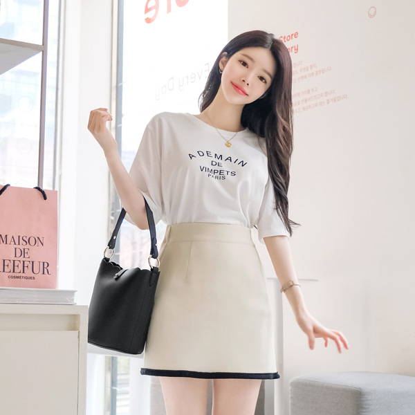 ts1934 부드러운 텐션감이 돋보이는 베이직한 디자인의 레터링 포인트 반팔 티셔츠 tee