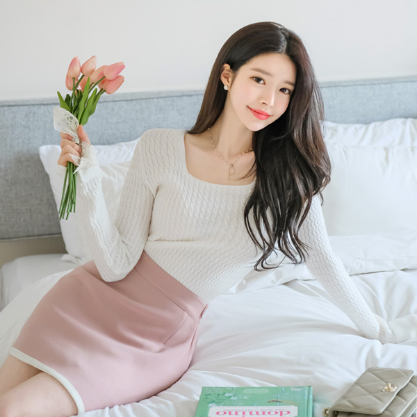 nt2099 바디라인에 슬림하게 밀착되는 촘촘한 꽈배기 골지 패턴의 스퀘어넥 니트 knit