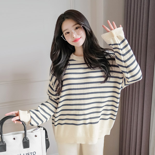 nt2100 데일리로 착용하기 좋은 루즈한 실루엣의 스트라이프 패턴 니트 knit