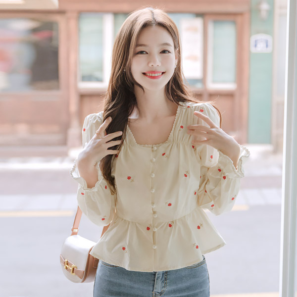 bs4967 소녀감성 가득한 꽃 자수 패턴의 코튼 셔링 블라우스 blouse