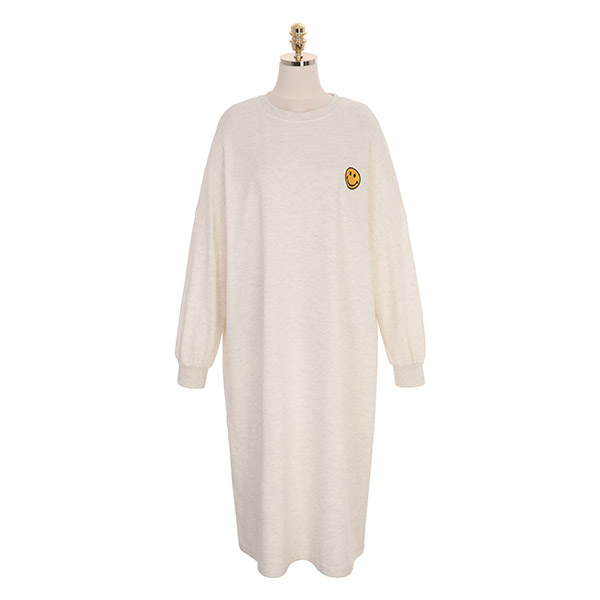 op8668 절로 웃음이 나는 스마일 패치가 더해진 A라인 맨투맨 롱 원피스 dress