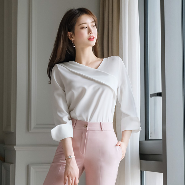 bs4975 도톰한 쉬폰소재로 비침 최소화한 언발크로스 디자인의 소매트임 블라우스 blouse