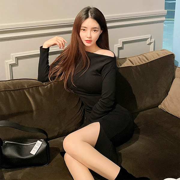 op8713 우아한 보트넥 디자인으로 완성된 트임 롱 슬림 오픈숄더 원피스 dress