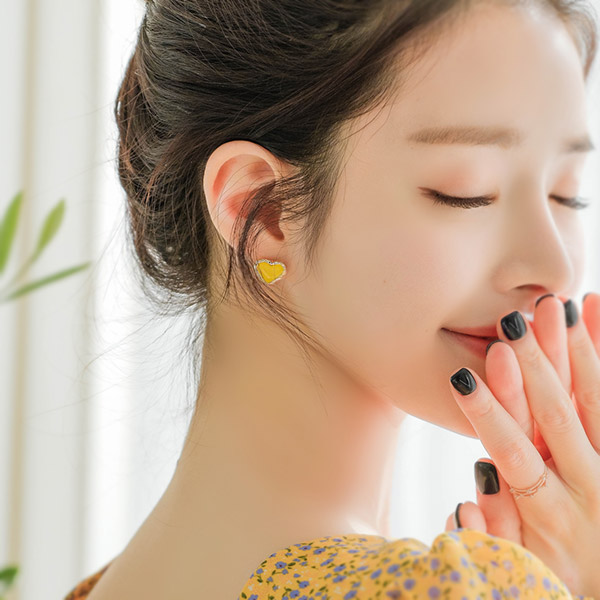 ac4426 귀여운 무드를 가득 담은 앙증맞은 하트 펜던트의 포인트 미니이어링 earring