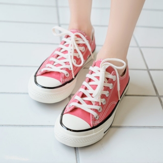 다채로운 컬러 포인트로 완성된 베이직한 디자인의 캐쥬얼 스니커즈 shoes 벚꽃룩