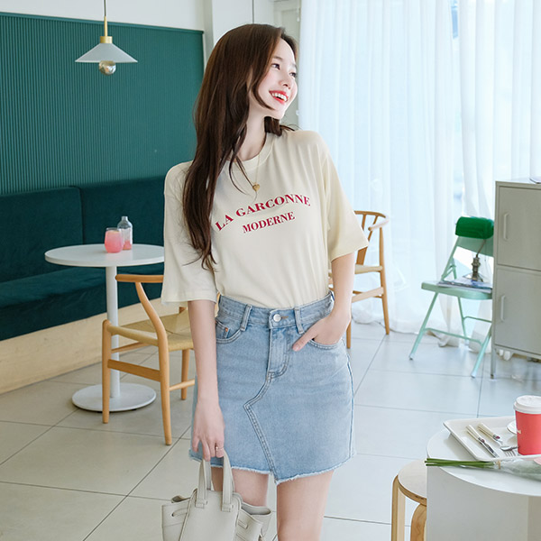 sk4018 프론트의 언밸런스한 기장 디테일이 돋보이는 세미 A라인 데님 미니 스커트 skirt