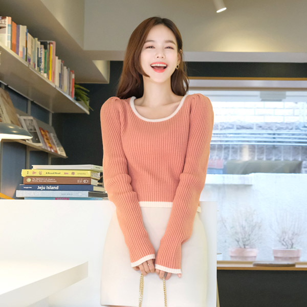 nt2117 말랑하고 부드러운 패브릭의 크롭 기장으로 완성된 라운드넥 배색 니트 knit