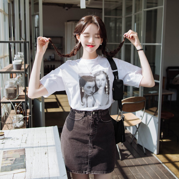 ts1956 입체적인 진주 이어링 디테일의 전사프린팅 반팔 티셔츠 tee
