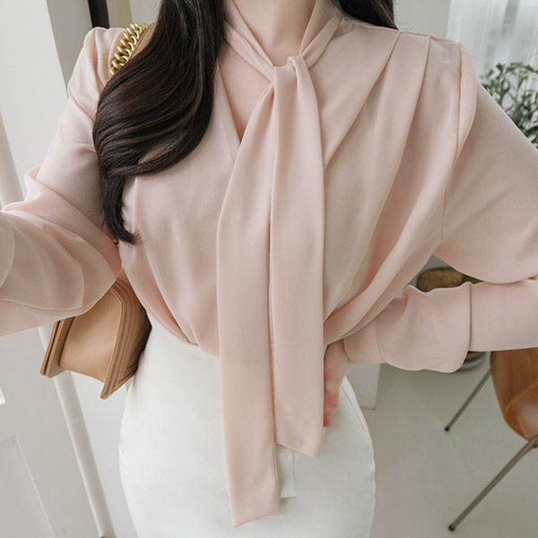 bs5006 쉬어한 소재로 더욱 여리여리한 스카프 타이 디자인의 쉬폰 랩 블라우스 blouse