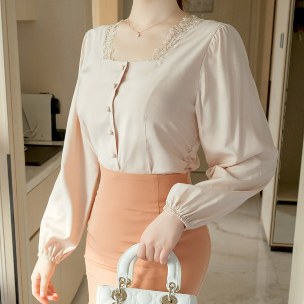 bs5011 여리함 돋보이는 로맨틱 무드의 레이스 스퀘어넥 블라우스 blouse