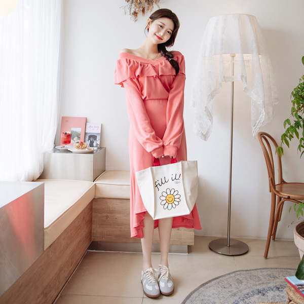 op8782 사랑스러운 투웨이 프릴넥 디자인의 맨투맨과 언밸런스 롱스커트 투피스 세트 two piece set