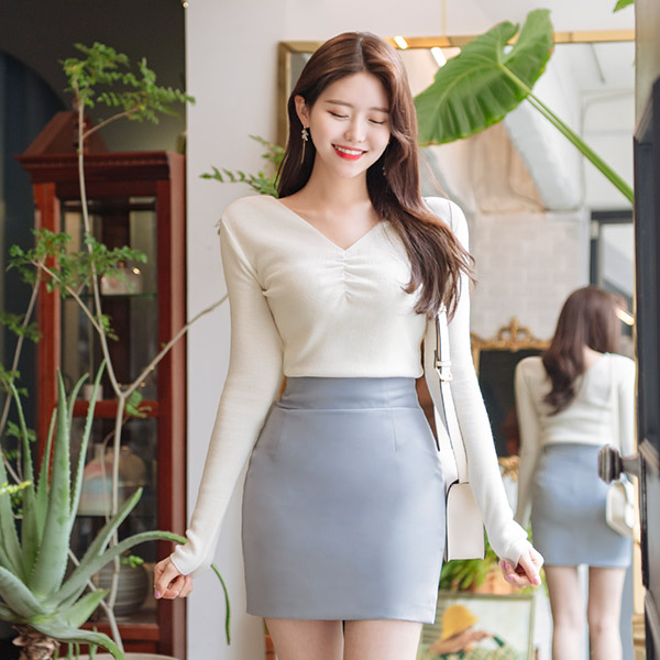 nt2121 은은한 셔링디테일로 내추럴한 볼륨감이 느껴지는 여리핏 V넥 니트탑 knit