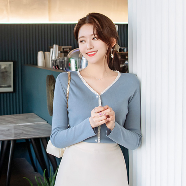 cd1321 로맨틱한 레이스트리밍이 돋보이는 V넥쉐입과 진주버튼 장식의 니트가디건 cardigan