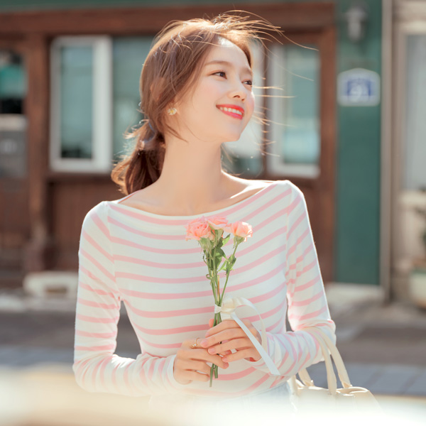 ts1981 쫀쫀탱탱한 텐션감의 레이온혼방 스트라이프 입술넥 티셔츠 tee