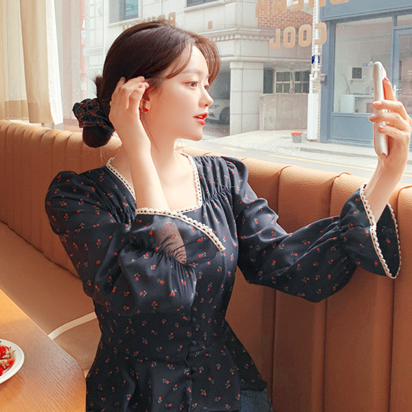 bs5038 앵두처럼 러블리한 빈티지 잔꽃패턴의 레이스 셔링장식 페플럼 스퀘어넥 블라우스 blouse