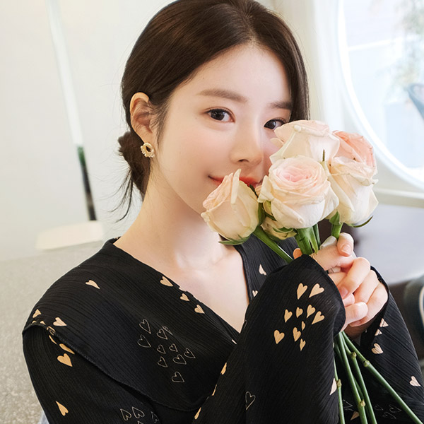 ac4457 플라워 비즈 포인트로 완성된 로맨틱 무드의 이어링 earring