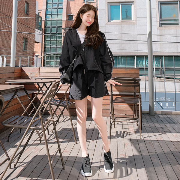 jp310 크롭기장의 바람막이 점퍼와 숏밴딩 팬츠 투피스 세트 two piece set