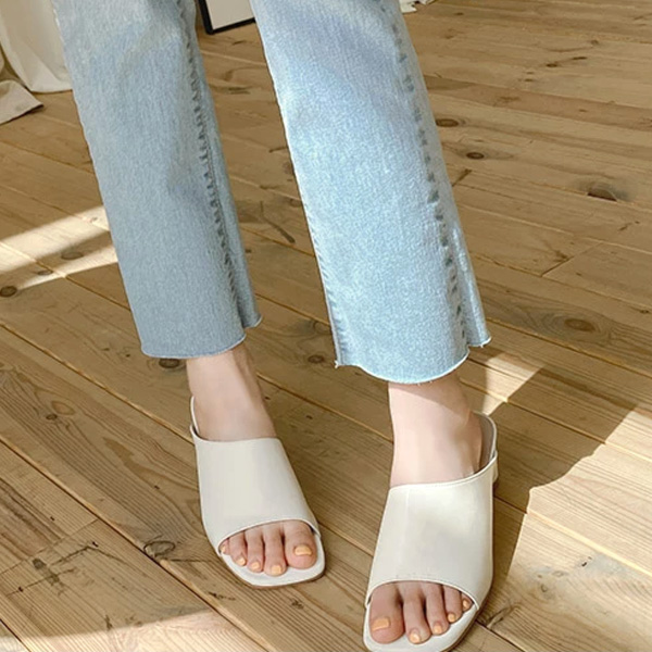 sh1843 은은하게 빛나는 패브릭과 유니크한 사선쉐입의 오픈토 뮬 힐 shoes