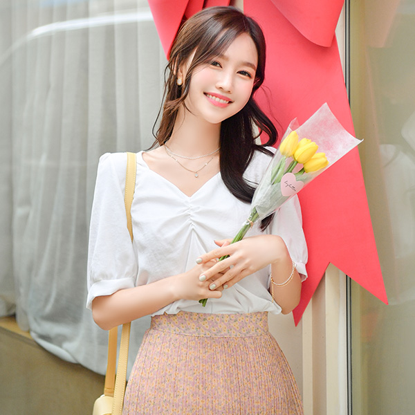 bs5098 여성스러운 앞 셔링디자인의 반팔소매 하트넥 베이직 로맨틱 블라우스 blouse