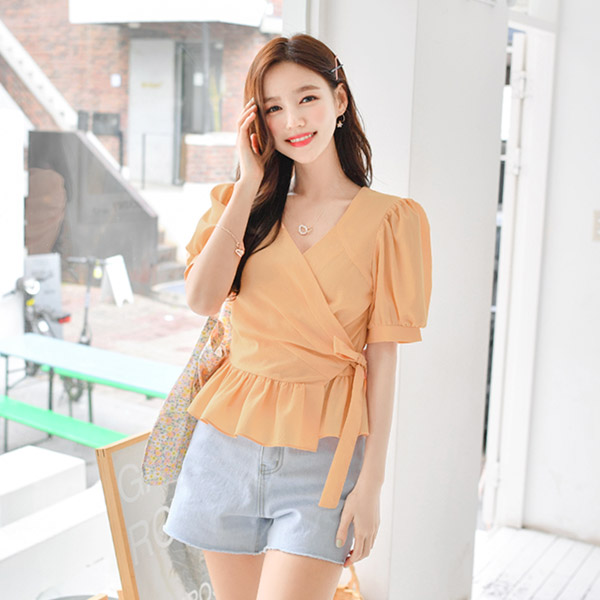 bs5099 상큼한 컬러구성의 다이아넥 포인트 랩디자인 페플럼 블라우스 blouse
