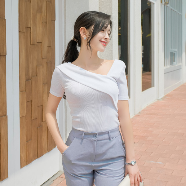 ts2030 언밸런스한 사이드넥 디자인의 슬림핏 쫀쫀 베이직 반팔티셔츠 tee
