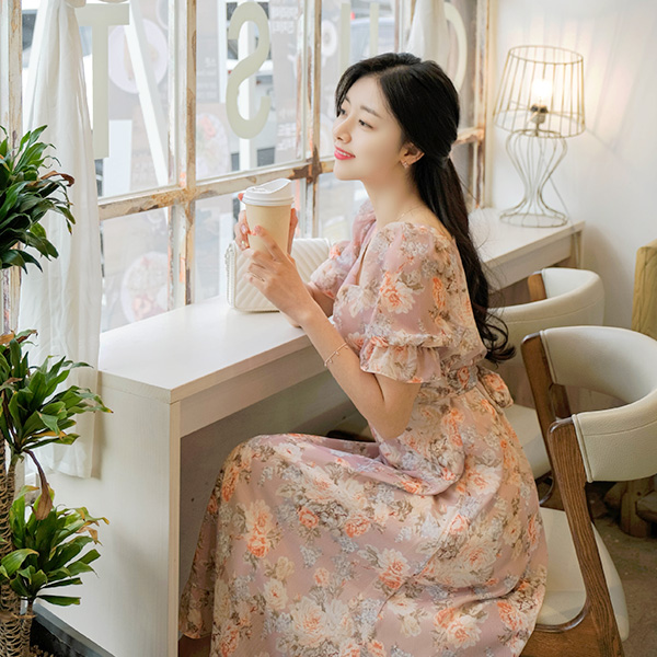 op9032 서정적인 플라워 패턴의 드레시한 여신실루엣 하트스퀘어넥 반팔 맥시드레스 dress