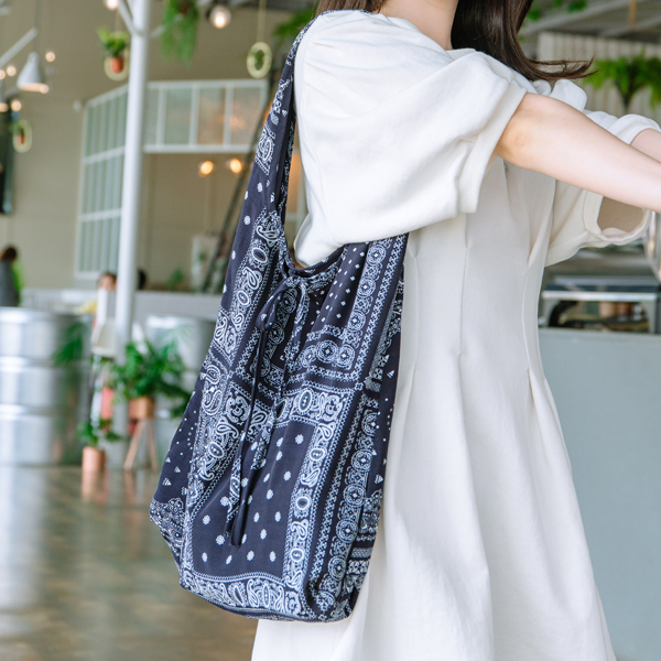 bg1027 페이즐리 패턴이 돋보이는 부드러운 소재의 포인트 에코백 bag