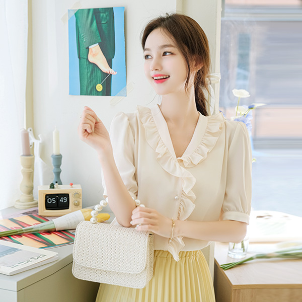 bs5131 사랑스러운 프릴 카라넥 디자인의 진주 버튼 포인트 반팔 블라우스 blouse