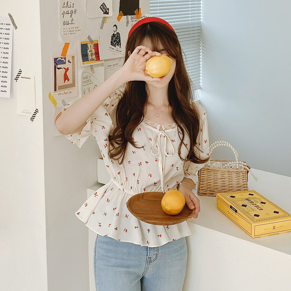 bs5137 깨물어주고 싶을만큼 상큼 러블리한 체리포인트의 레이스장식 밴딩프릴 블라우스 blouse