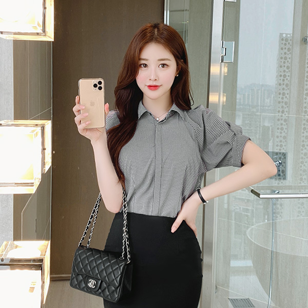 bs5163 쫀득한 스판 소재감과 드레시한 퍼프소매 디자인의 히든버튼 나그랑 블라우스 blouse