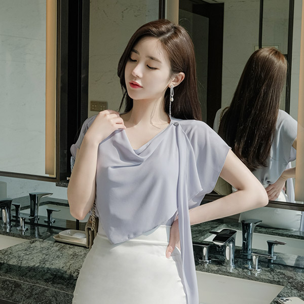 bs5176 러플 훌 장식으로 페미닌한 민소매 쉬폰 블라우스 blouse
