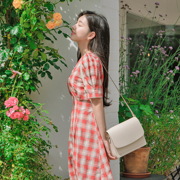 bg1063 시크하면서도 고급스러운 무드의 스퀘어 레더 미디움 숄더백 bag
