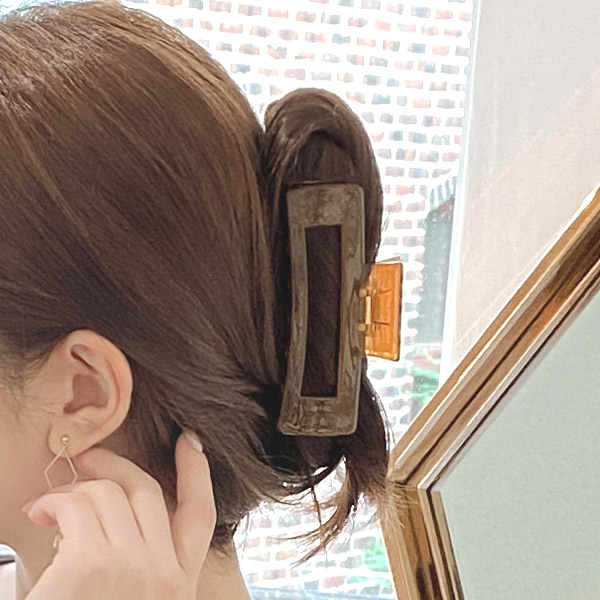 ac4544 깔끔하고 클래식한 분위기의 은은한 색감을 지닌 사각 집게핀 hairpin
